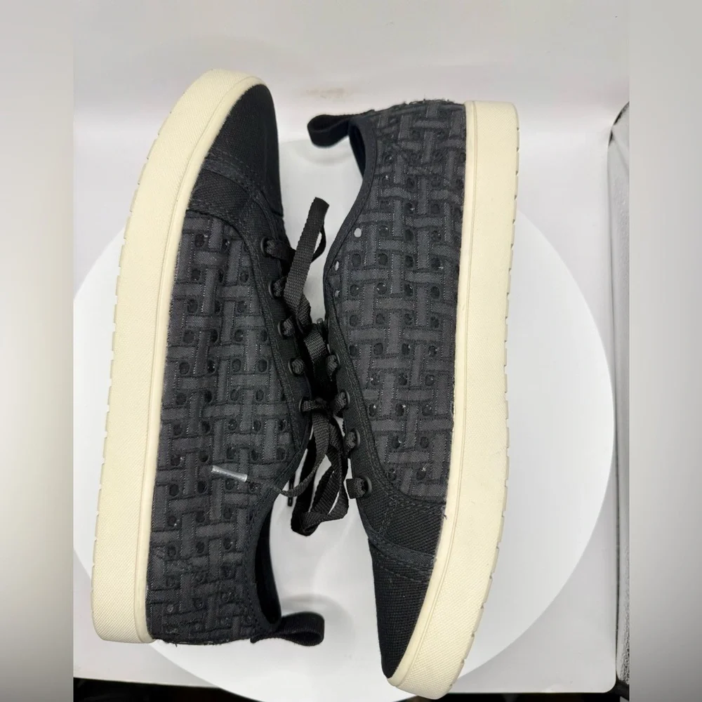 Koolaburra by UGG Women’s Black Lace-Up Sneakers Size 11‎